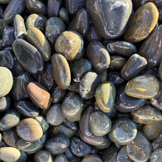 Black Beach ½-1” Pebbles Bagged 40 Lb.