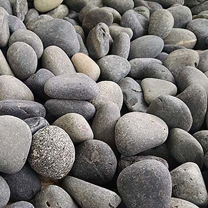 (La Paz) Black Beach ⅝" Pebbles